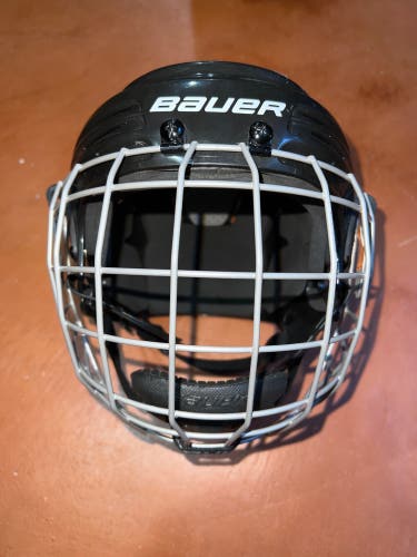 Used Youth Bauer Bhh2100jr Helmet