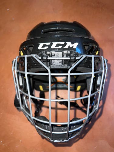 Used Youth CCM Fitlite 3DS Helmet