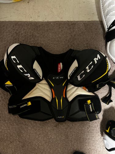 Senior Used Medium CCM Super Tacks AS1 Shoulder Pads