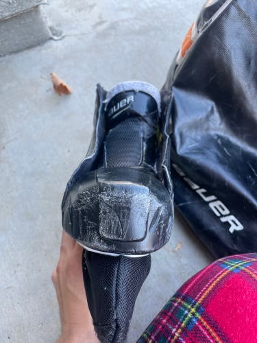 Used Bauer Regular Width  Size 10 Supreme S29 Hockey Goalie Skates