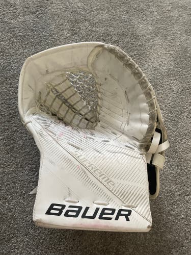 Used Regular Bauer Supreme S27 Glove