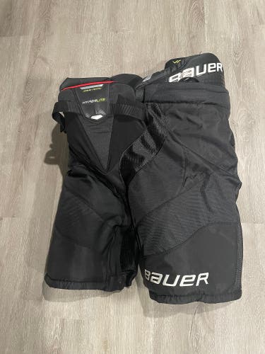 New Medium Bauer  Vapor Hyperlite Hockey Pants