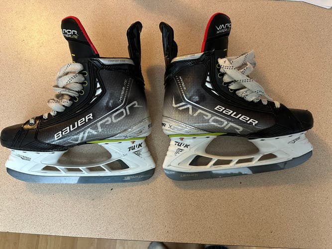 Used Bauer Size 8 Vapor Hyperlite Hockey Skates