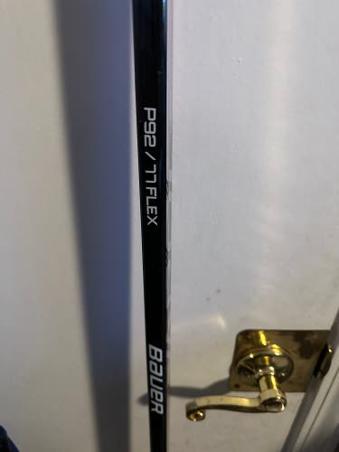 New Right Handed P92  Vapor Hyperlite Hockey Stick
