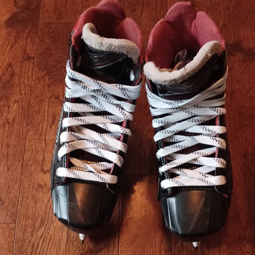Junior Used Bauer vapor x900 Hockey Goalie Skates Regular Width Size 5.5