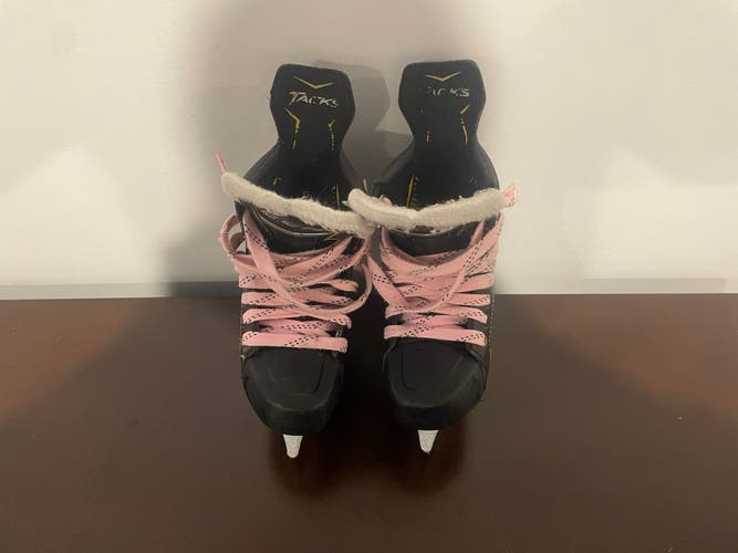 Used CCM Size 2.5 Tacks Vector Hockey Skates