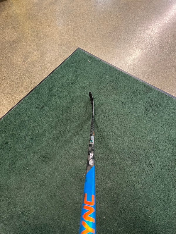Senior Right Handed P92M Nexus Sync Hockey Stick