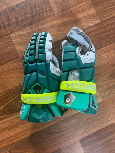 New Player's Maverik 13" Max Lacrosse Gloves
