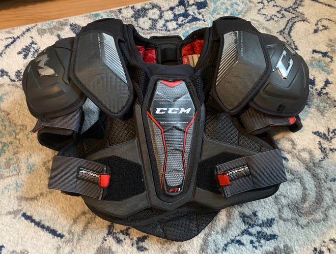 CCM JetSpeed FT1 junior large shoulder pads