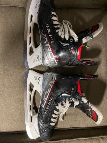 Used Bauer Regular Width  Size 8.5 Vapor 3X Hockey Skates