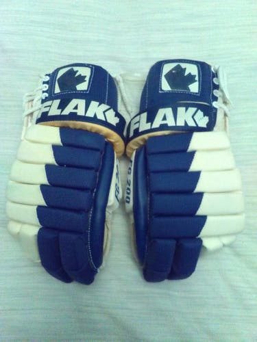 Vintage Bauer FLAK 200 Gloves 14" - Toronto Maple Leafs