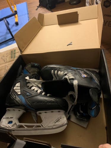 Used True Regular Width  Size 6 TF9 Hockey Skates