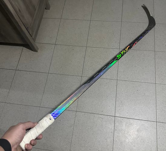 Senior Right Handed P28  Silver Nexus Sync Hockey Stick