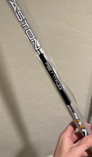 2023 Easton Synergy Limited Edition Hockey Stick - Silver - P92 - RH - 77 Flex - Brand New