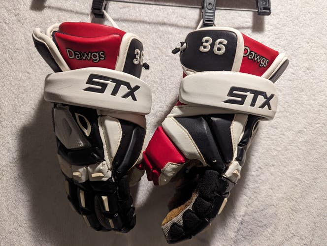 Used UGA Player's STX Assault Lacrosse Gloves Large