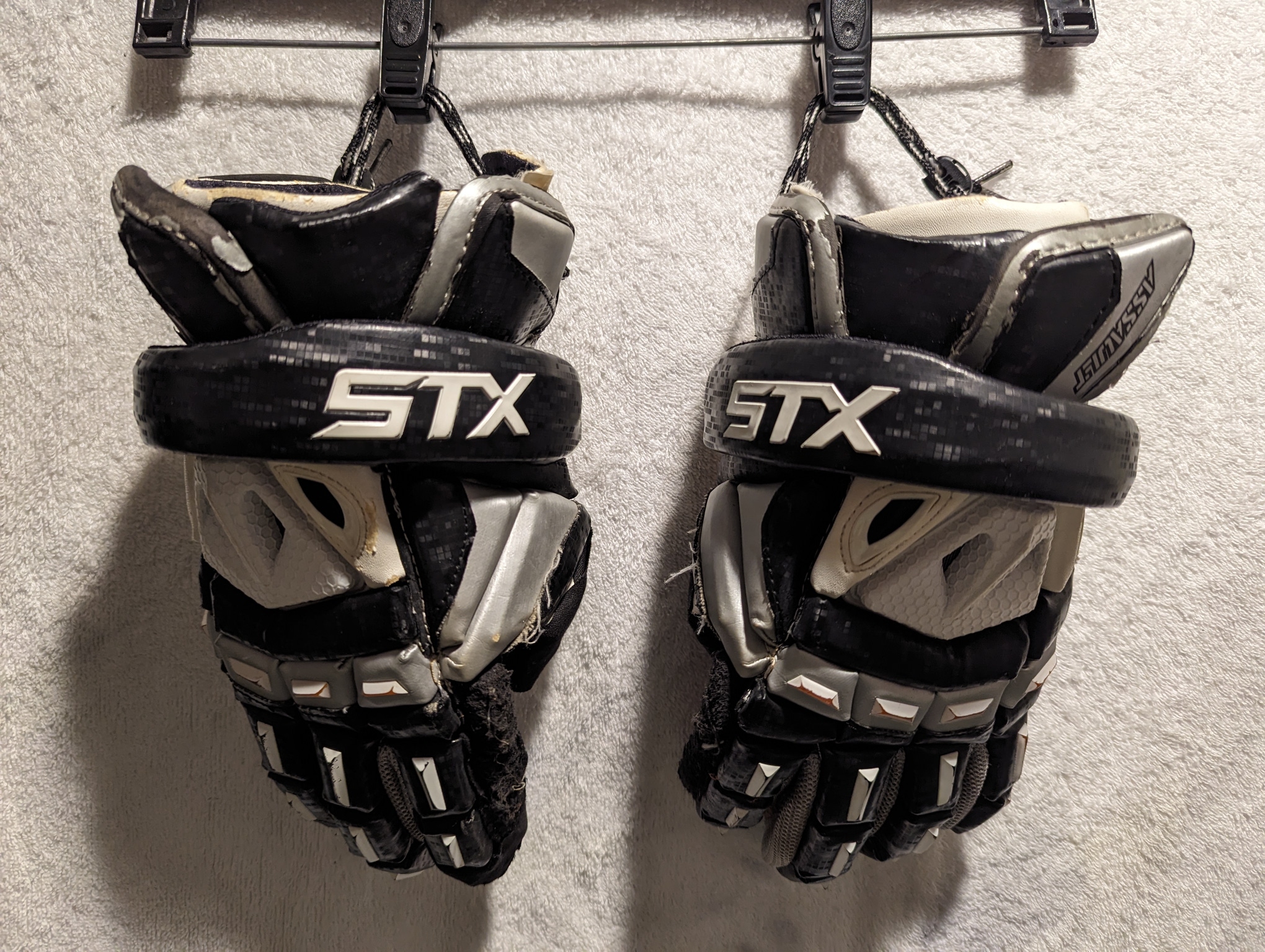 VERY Used Player's STX Assault Lacrosse Gloves Medium