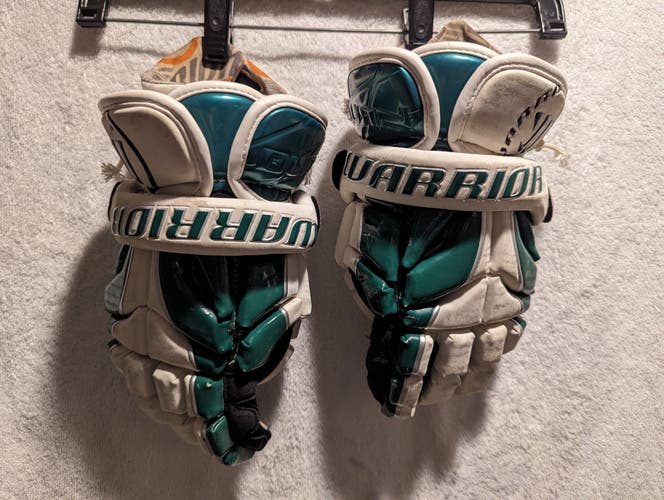 Used Player's Warrior Burn Lacrosse Gloves 12"