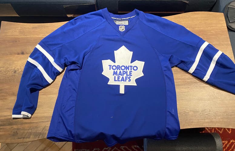 Leafs jersey 52