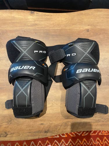 New Bauer Pro Goalie Intermediate Knee Pads