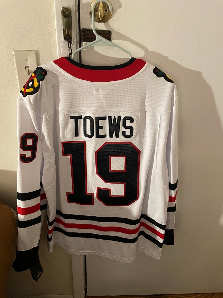 Jonathan Toews Chicago Blackhawks Fanatics NHL Men’s Breakaway Jersey L