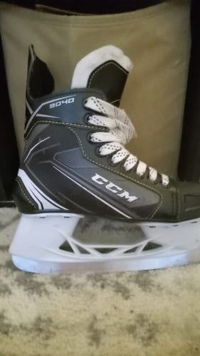 Youth Used CCM Ccm tacks 9040 Hockey Skates Regular Width Size 2