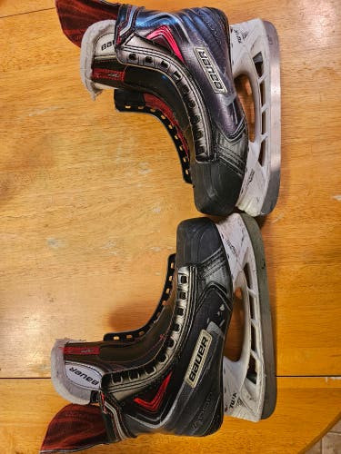 Intermediate Used Bauer Vapor APX2 Hockey Skates Regular Width Size 5.5