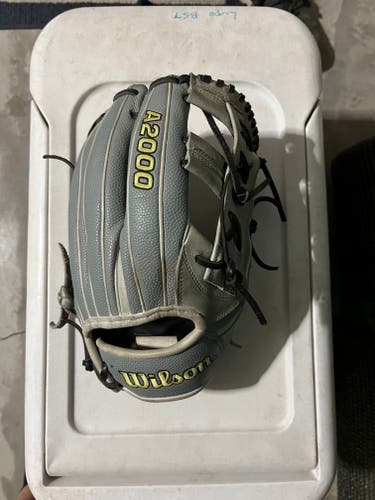 Used 2021 Right Hand Throw Wilson Infield A2000 Baseball Glove 12"