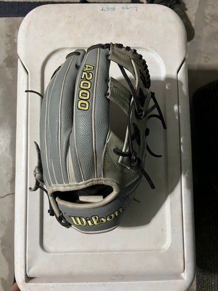 Used 2021 Right Hand Throw Wilson Infield A2000 Baseball Glove 12"