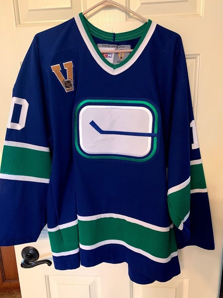 NHL Vancouver Canucks 2003/04 #10 Brad May Vintage Jersey