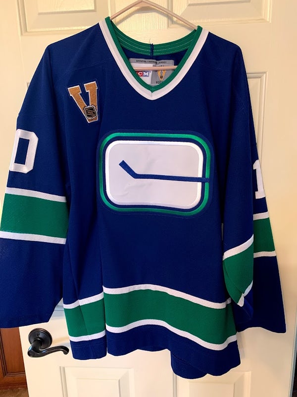 This Vancouver hobbyist made a custom blue and green Flying-V Canucks jersey  and it's gorgeous - Vancouver Is Awesome