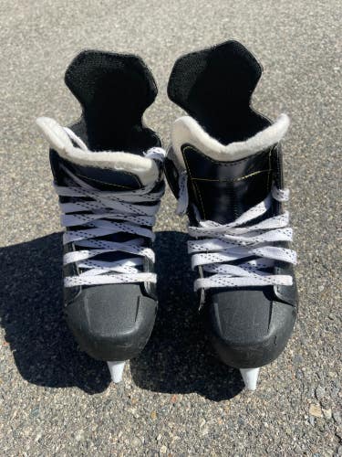 Youth Used CCM Tacks 9040 Hockey Skates 12.0