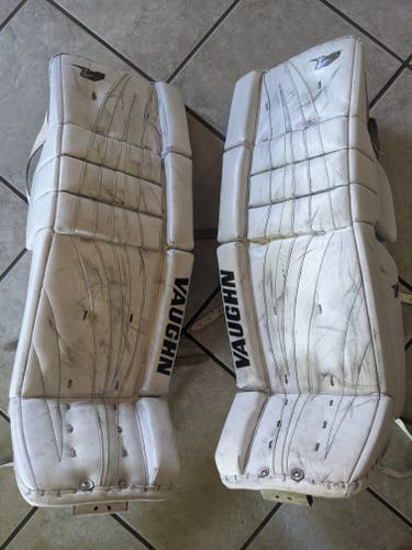 Used 31" Vaughn Velocity V7 Goalie Leg Pads
