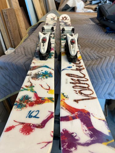 Used Women's 2018 Volkl 162 cm Park Skis With Bindings Max Din 10