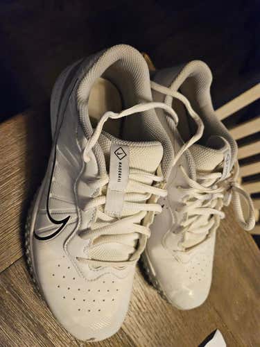 White Used Youth Men's Size 7.0 (Women's 8.0) Turf Cleats Nike Low Top