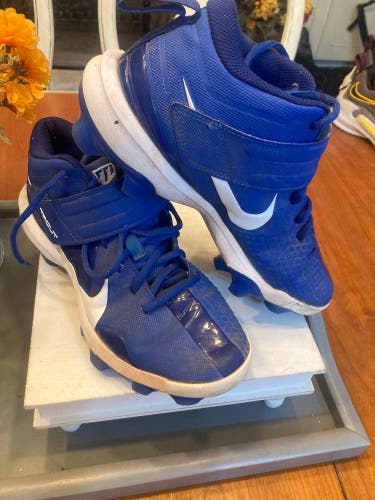 Nike molded trout baseball cleats