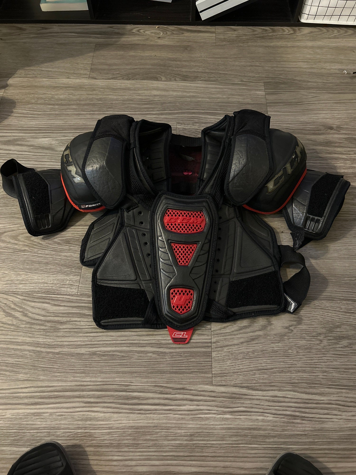 CCM U+ Crazy Light Shoulder Pads SidelineSwap