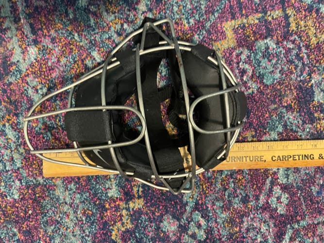 Used High School/College Nike Catchers Mask (easly adjustable)
