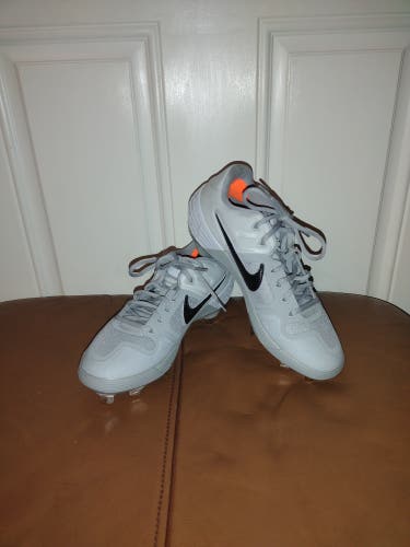 Black Youth New Men's Size 7.0 (Women's 8.0) Metal Nike Cleats