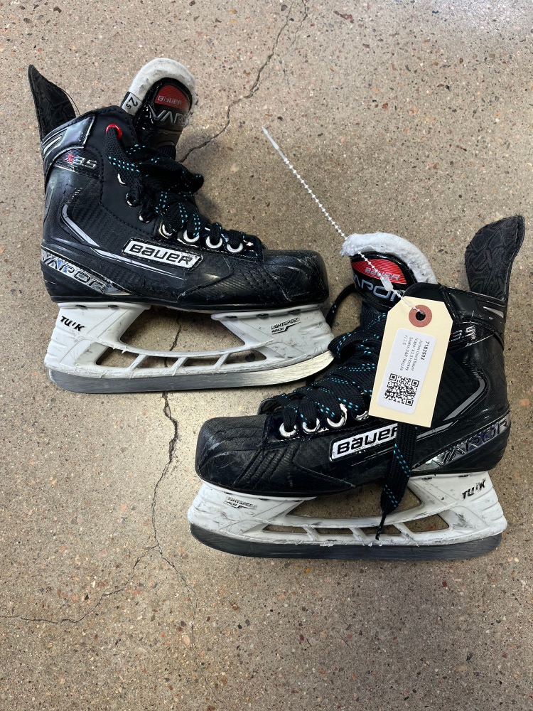 Junior Used Bauer Vapor X3.5 Hockey Skates D&R (Regular) 2.5
