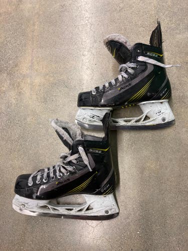 Used Intermediate CCM Tacks 5052 Hockey Skates, Size 4.5