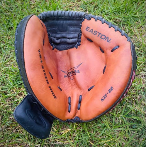 Easton Steerhide catcher’s mitt