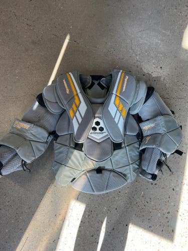 Used XL Vaughn VE8 Pro Carbon Goalie Chest Protector Pro Stock