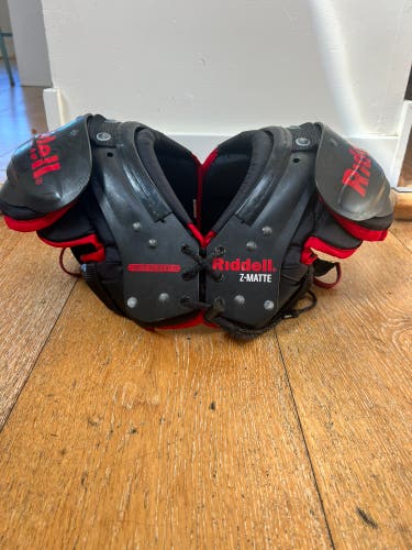 Used Youth Riddell Z-Matte Shoulder Pads XS