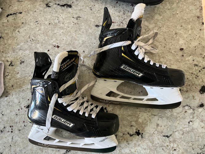 Used Bauer Supreme 2S Pro Hockey Skates Regular Width Size 3.5