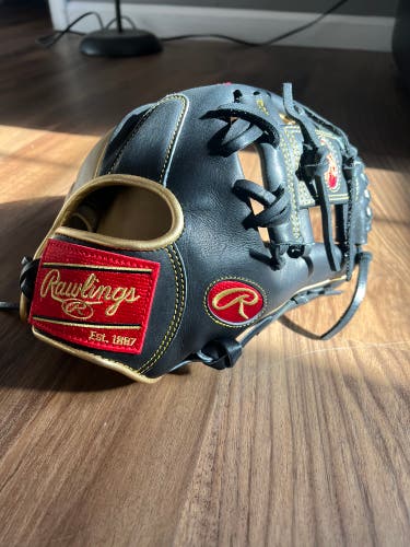 Rawlings R2G 11.5 baseball glove