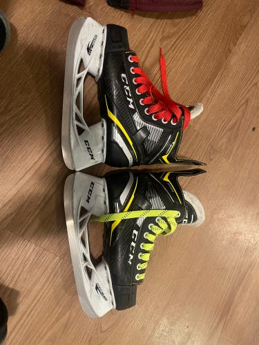 Used CCM Regular Width Size 5 Super Tacks 9360 Hockey Skates