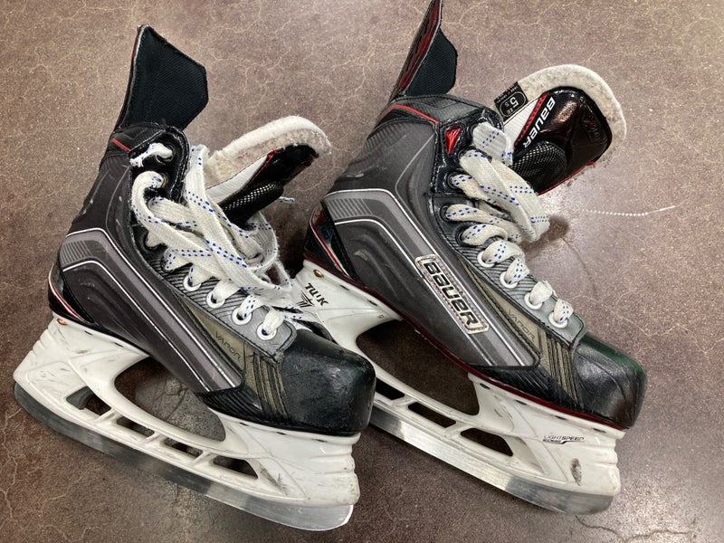 Junior Used Bauer Vapor X700 Hockey Skates EE (Extra Wide) 5.5