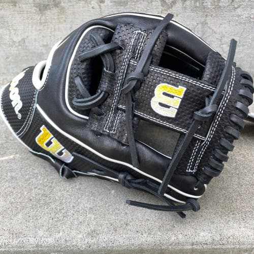 Wilson A2000 SC86 11.5 RHT Infield Baseball Glove