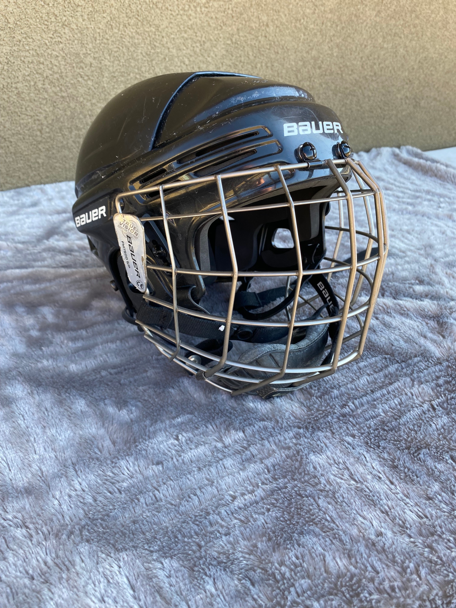 Used Small Bauer 7500 Helmet