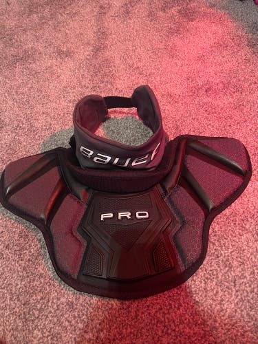 New Bauer Sr. L-XL Bauer Neck protector